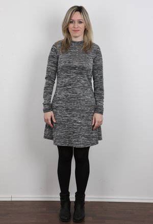 18 year old Brooke Lynn giving and receiving oral sex before facial cumshot